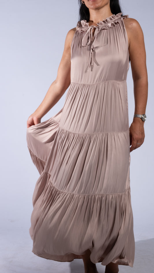 Saten Yaka Detaylı Elbise