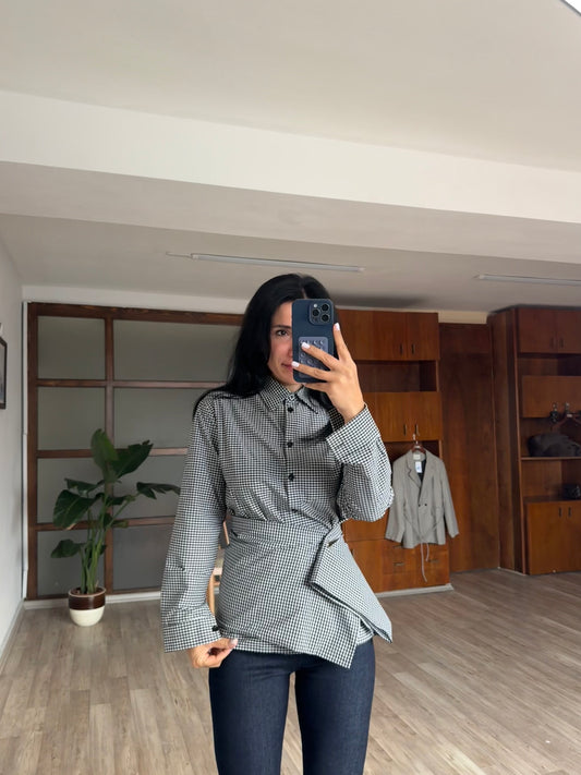 Broşlu Tasarım Gömlek